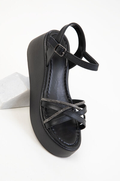 SOHO Schwarze Damenschuhe mit Keilabsatz 20569