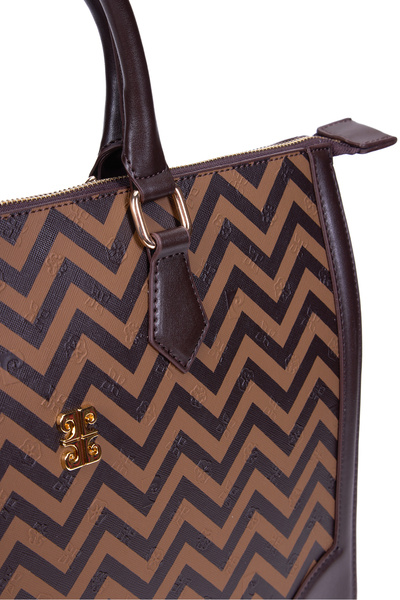 Pierre Cardin حقيبة كتف نسائية باللون البني الداكن