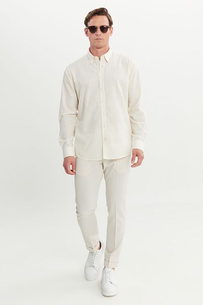 AC&Co / Altınyıldız Classics Pánská košile Ecru Comfort Fit uvolněný střih se skrytým límečkem 100% bavlna