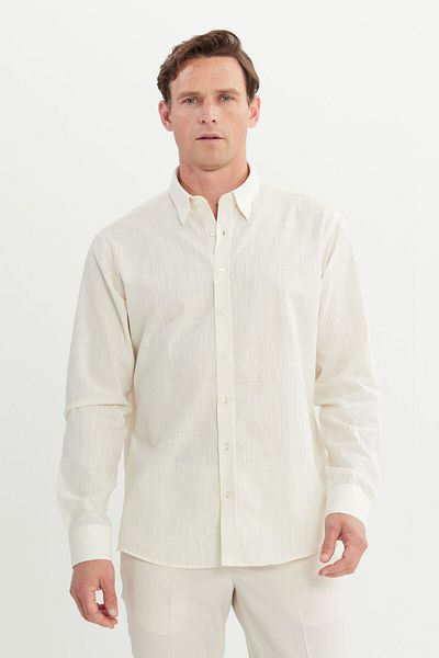 AC&Co / Altınyıldız Classics Pánská košile Ecru Comfort Fit uvolněný střih se skrytým límečkem 100% bavlna