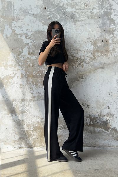 Trendyol Collection Schwarze, farbblockierende, gerade, dehnbare Strickhose TWOSS25PL00071