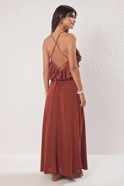 Trendyol Collection Tmavě hnědé Maxi tkané plážové šaty s nízkým výstřihem TBESS19WY0004