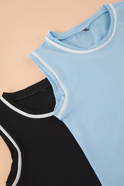 TRENDYOLKIDS أسود-أزرق 2'li قميص داخلي محبوك للأولاد مصنوع من القطن بنسبة 100% مع تفاصيل الأنابيب الأساسية TKDSS25AL00010