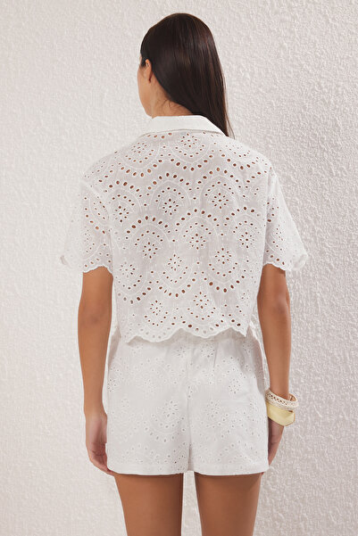 Trendyol Collection Weißes gewebtes Brode Beach Shirt Shorts Set TBESS25AU00087