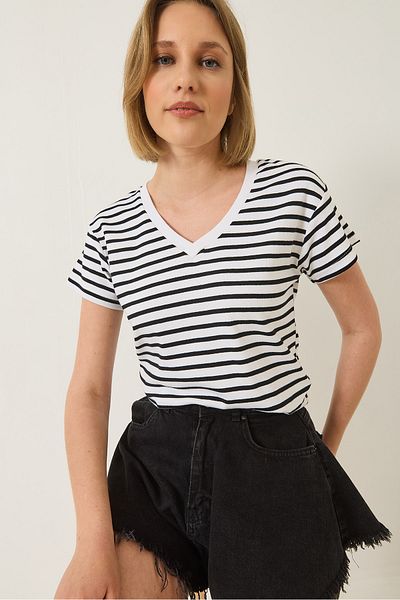 Bianco Lucci Women's V-Neck Striped Comfortable Fit Basic T-Shirt 60283205