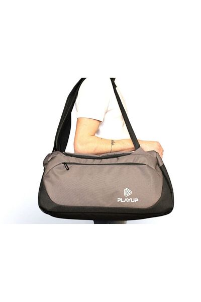 playup design office Unisex καθημερινό ταξίδι/γυμναστήριο/γυμναστήριο/αθλητική τσάντα, Playup Smoked Black