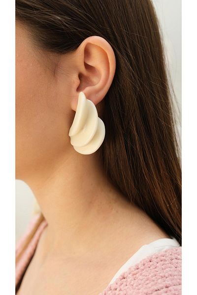 Jerie Ecru Acrylic Wave Design Earrings