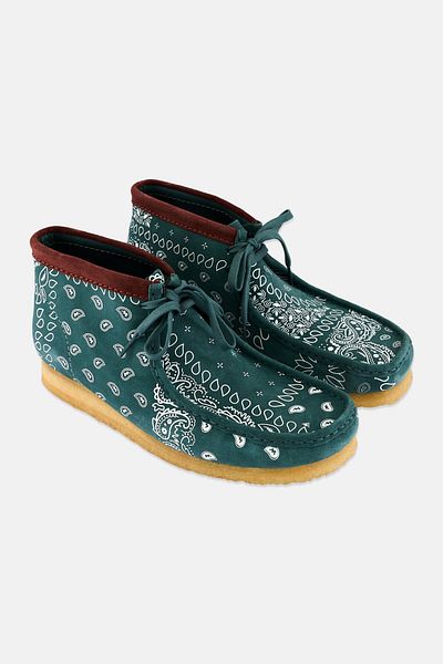CLARKS Men Wallabee Standard Fit Lace Up Ankle Boots, Green Paisley