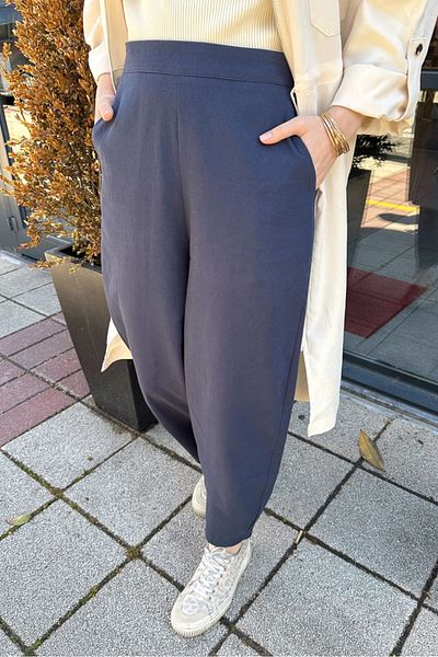 Ovn. Carrot Cut Maltese Trousers - Navy Blue