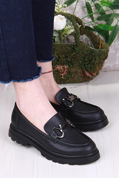 fort 35821 Чорні шкіряні туфлі-лофери з деталями та зручною підошвою для жінок