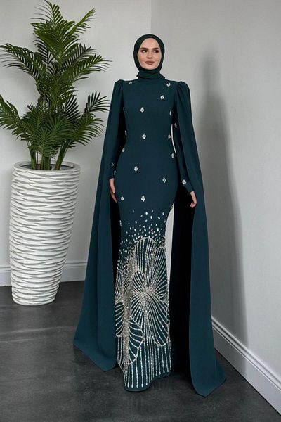 MERVEN AKYÜZ Βραδινό φόρεμα Farah Sleeves Cape Emerald