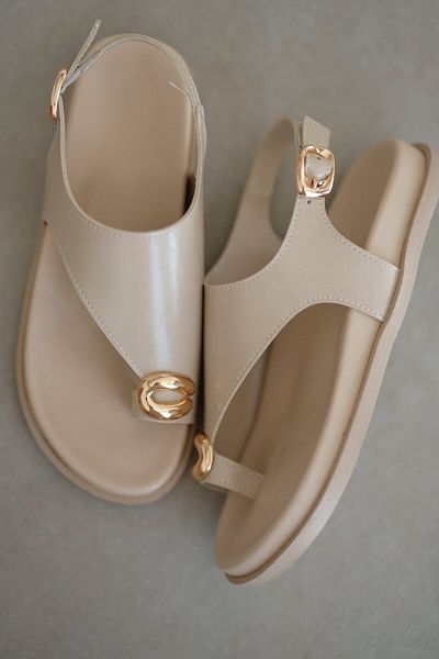 selinshoes Sandale Flip Flop Kalia cu cataramă aurie - ECRU