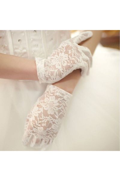 Minerva White Color Short Lacy Gloves