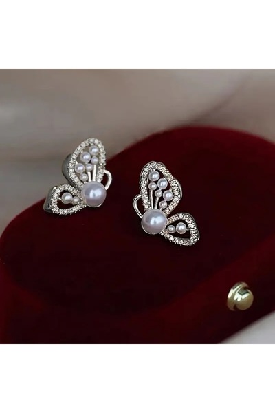 HOBİSY GIFT SHOP Zarif Kelebek Figürlü İnci Küpe | Şık ve Modern Antialerjik Çelik Gümüş Kaplama