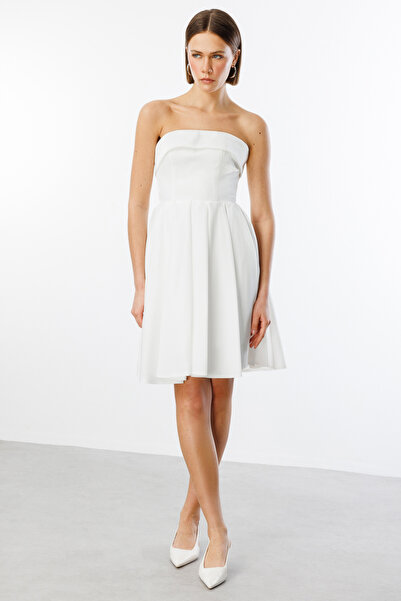 Ekol Eteği Piliseli Straplez Elbise