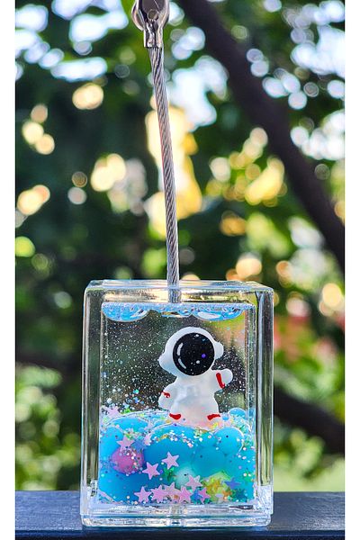 Rota Hediyelik Water Glitter Moving Astronaut Children's Note and Photo Holder Note Holder