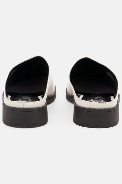 Calvin Klein قبقاب نسائي سهل الارتداء، عاجي