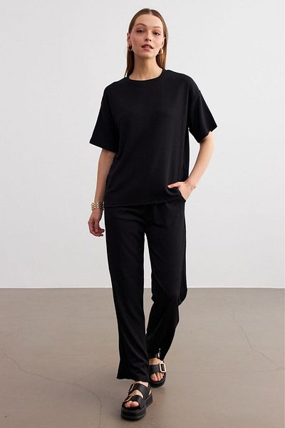 MODAGEN Set de tricou cu mânecă scurtă, negru, cu decolteu, cu pantaloni