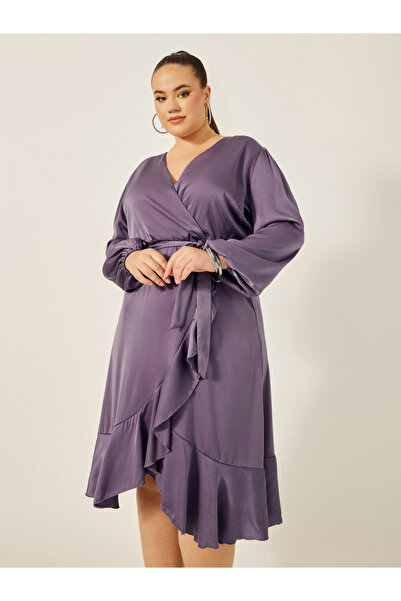 Styli Plus Size Solid Balloon Sleeve Wrap Midi Dress