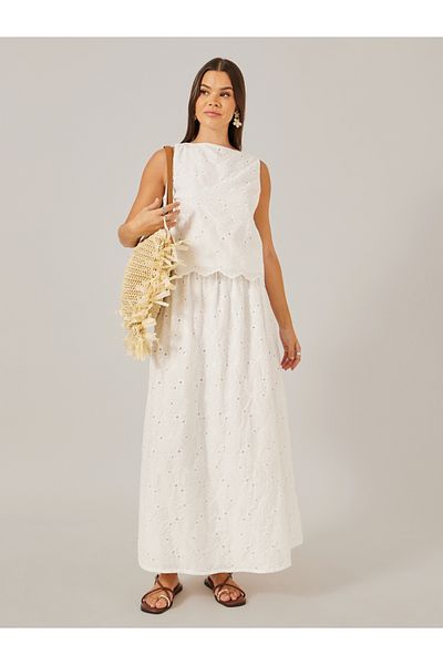 Styli Embroidered Scalloped Hem Sleeveless Top