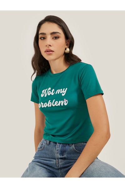 Styli تي شيرت بأكمام قصيرة ورقبة دائرية وطبعة شعار