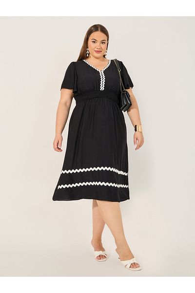 Styli Plus Size V-Neck Lace Detail A-Line Midi Dress