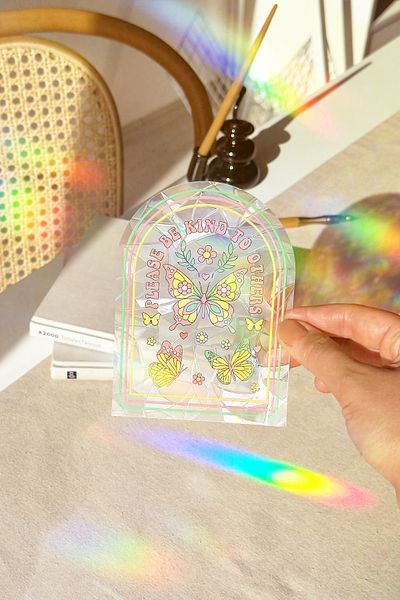 Buka Shops Captorul de soare holografic „Kindness Butterfly” - Film pentru fereastră cu mesaj de compasiune