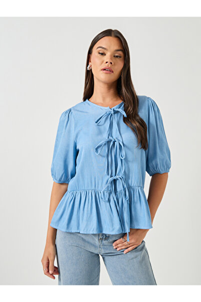 Styli بلوزة ببلوم بأكمام منفوخة وحافة مكشكشة مع تفاصيل ربطة عنق