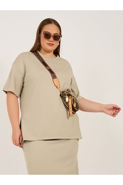 Styli Plus Size Ribbed Knit Round Neck Oversized T-Shirt