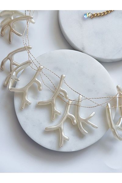 CHARMLUCKY Mother of Pearl Coral Wire Choker Necklace