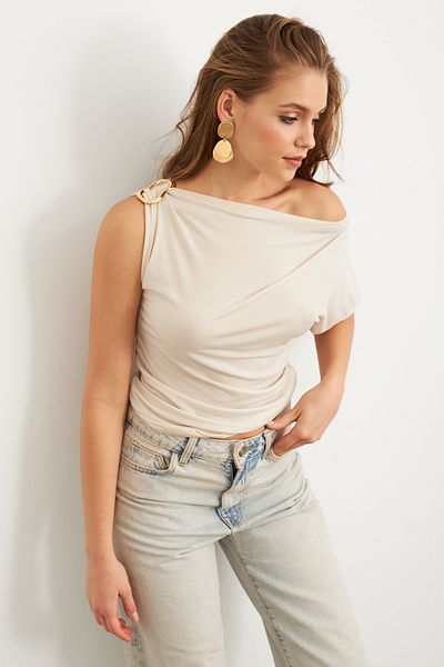 Cool & Sexy Γυναικεία Ασύμμετρη Μπλούζα με Αξεσουάρ Βανίλιας VA102