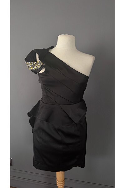 Kübra Tekin Siyah Taş İşlemeli Tasarım Mini Elbise