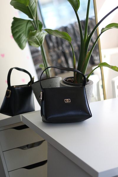 Moom Bag Women's Black Textured Handle Shoulder Bag