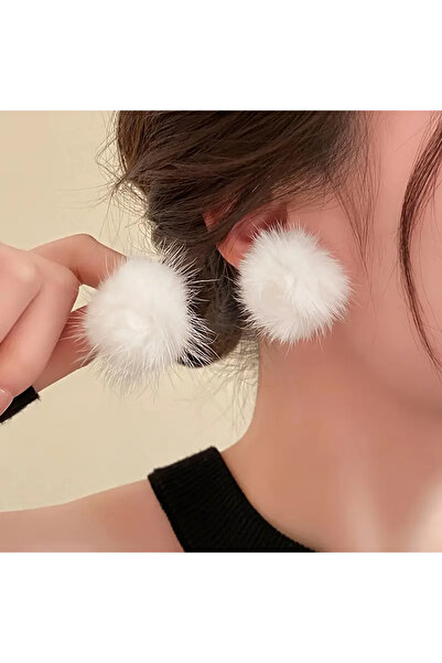 WasWink Beyaz ve Tüylü Tasarım Küpeler