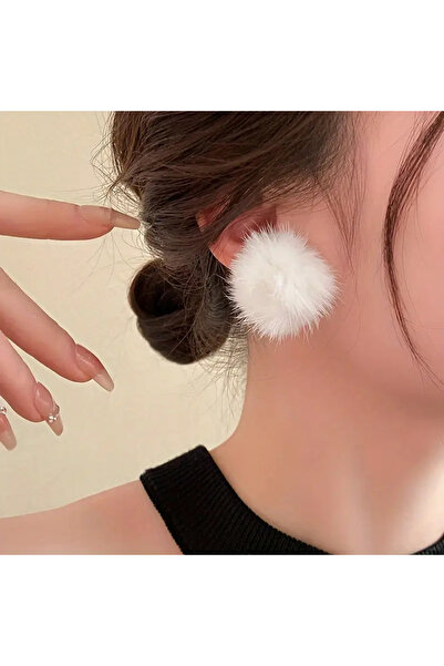 WasWink Beyaz ve Tüylü Tasarım Küpeler