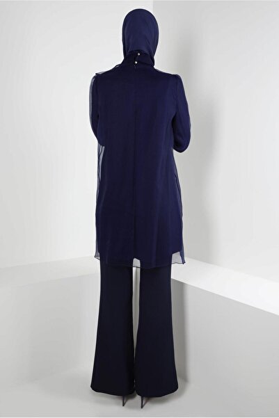 Alvina Tunic with Tie-Up Necklace and Accessory Detail 43577