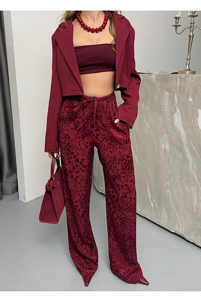 BEJNA Burgunderfarbene Damenhose aus Satin mit Leopardenmuster