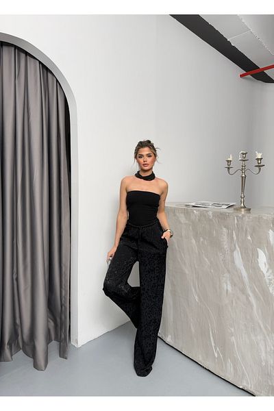 BEJNA Schwarze Damenhose aus Satin mit Leopardenmuster