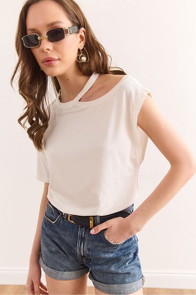 Olalook Women's Ecru Off-Shoulder Knitted Viscose Blouse Blz-19002930