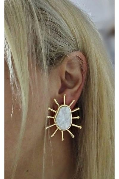 mos&more Sun Shaped White Pearlescent Stylish Women's Earrings