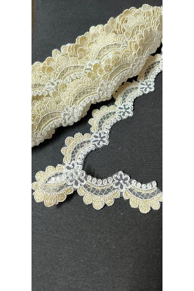 Butik 11 Yards Daisy French Guipure Lace