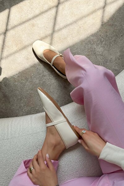 NİŞANTAŞI SHOES Jeremi bézs ráncos matt öv részlet lapos talpú női balerinák