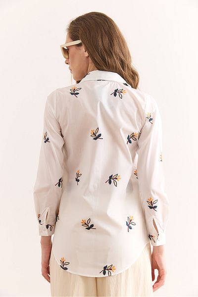 Olalook Women's Ecru Floral Embroidered Crepe Shirt Gml-19001325