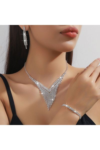 Flaner Paris Accessorize طقم قلادة وأقراط نسائية من Ishtar Luxe مزين بشراشيب