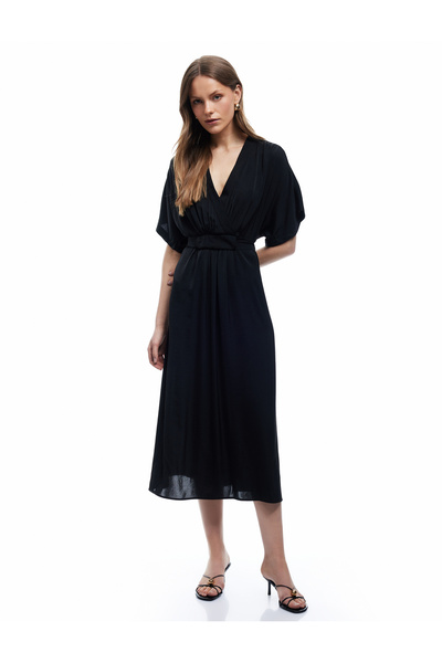 Koton Rochie lungă din satin, cu mâneci scurte, cu decolteu în V, cu centură ...