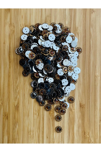 Öztürk Oja, peškir, miraz, večernja haljina sa plastičnim šljokicama u obliku...