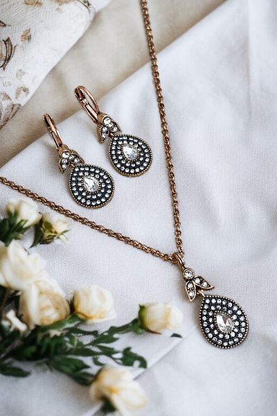 FAYRA ACCESSORIES Zircon Cubic Zirconia Water Drop Earrings and Necklace Set
