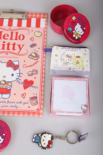 Hello Kitty DEKOMUS İLE LİSANSLI YENİ SEZON HELLO KITTY SEKRETERLİK,KOKULU MUM,METAL ORGANİZER,KÜP BLOKNOT,PARA