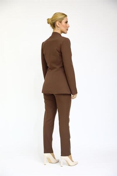 ÖNDER ÖZSOY Kendinden Dik Yakalı Ceket & Dar Paça Pantolon-Kestane