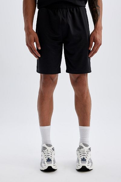 DeFacto Schwarze, schmal geschnittene, schmal geschnittene, schnell trocknende Sportshorts mit Reißverschlusstaschen V3030az24au